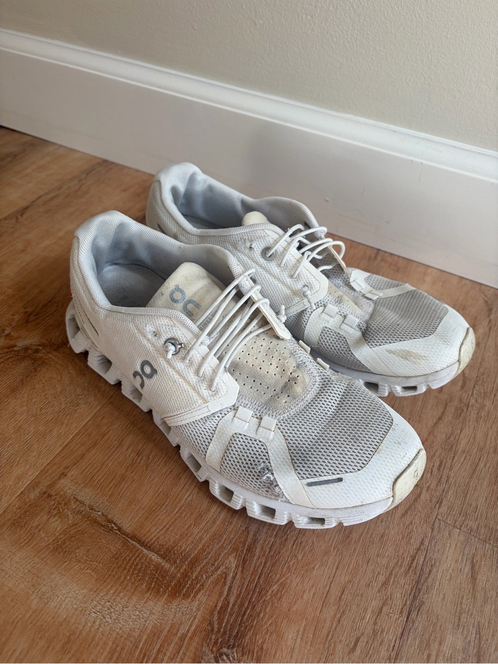 On Running Cloud 5 Running Shoes in White Women’s Size 9 - Picture 3 of 7